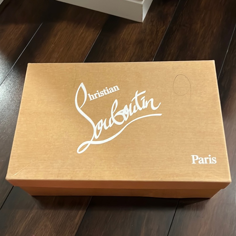 Shoe box